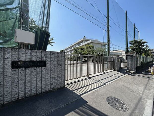 横浜市立東市ケ尾小学校まで679m