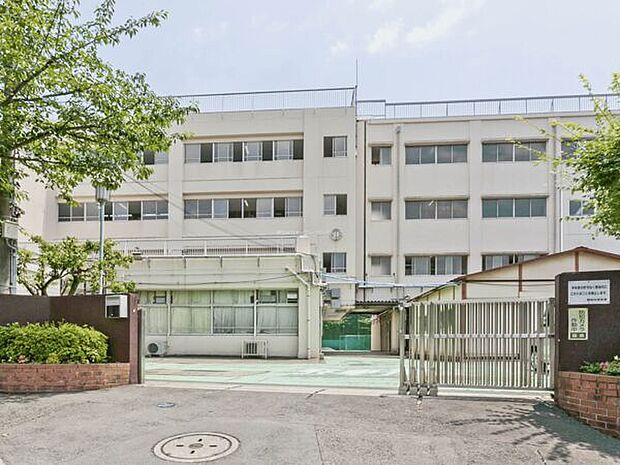 横浜市立都田中学校まで531m