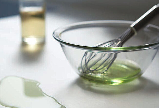 【キッチン「Bb」】温もりや柔らかさを感じさせるなめらかな質感の人造大理石。水アカが目立ちにくく、お手入れがカンタン。料理の時間も一層楽しくなります。