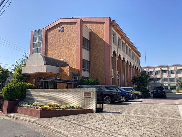 名古屋市立八幡中学校(約704m)