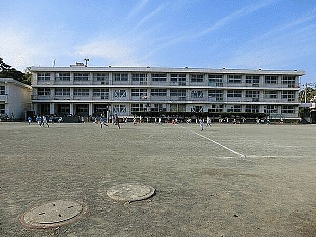 鎌倉市立腰越小学校(約1,195m)