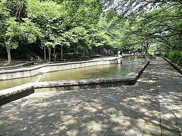 城山公園(約366m)
