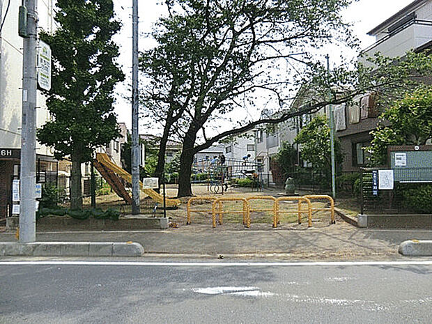 二本松公園(約1,110m)