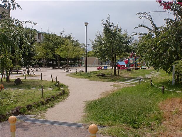 惣作公園(約598m)