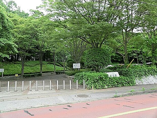 南部公園(約821m)