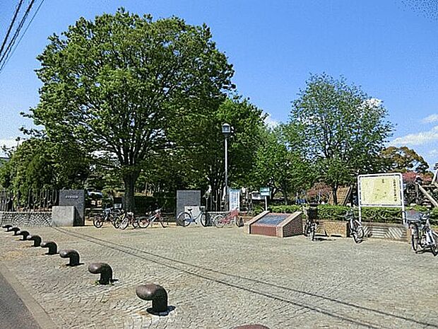 安行出羽公園(約1,078m)