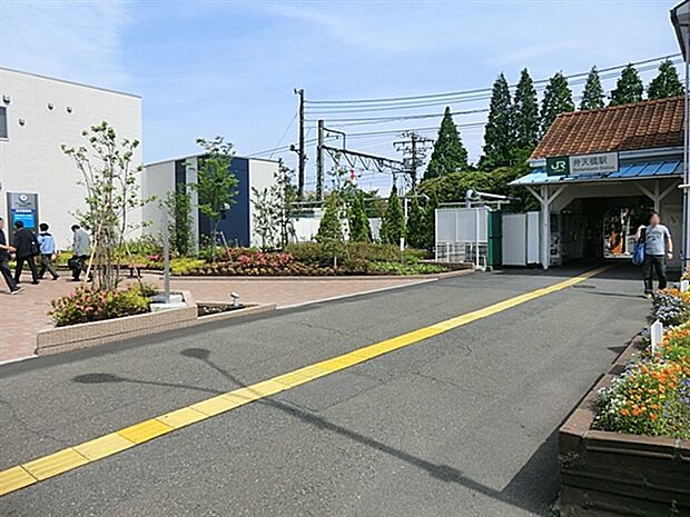 JR「弁天橋」駅(約880m)