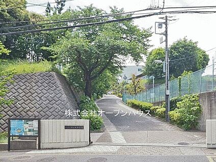 横浜市立芹が谷中学校 307m