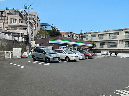 ファミリーマート 六ッ川二丁目店 1093m