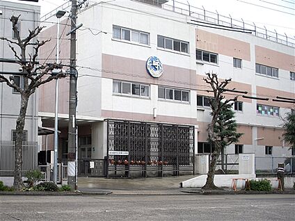 名古屋市立呼続小学校 559m