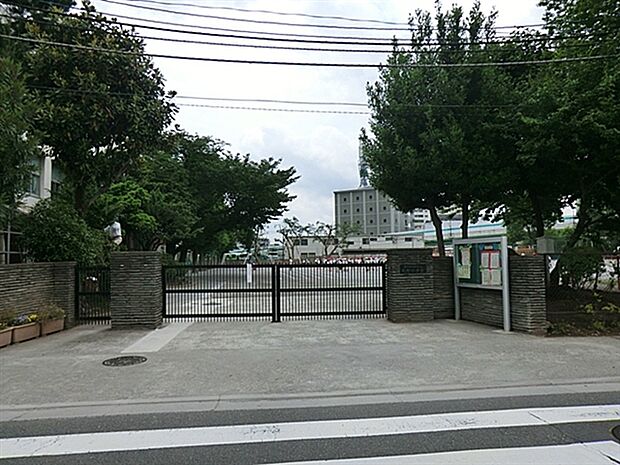 練馬区立北町小学校(約614m)