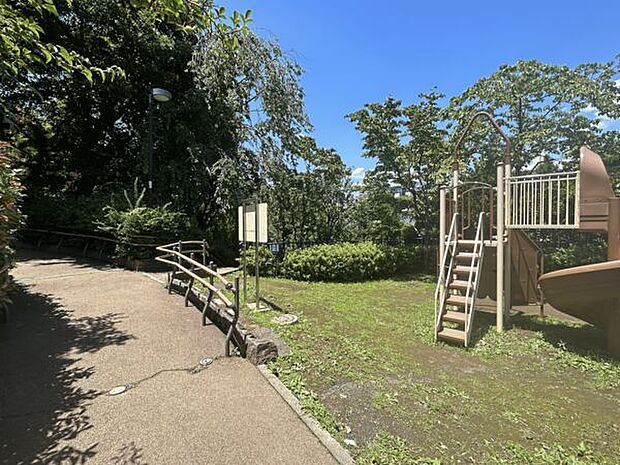 文京区立大塚坂下町公園(約521m)