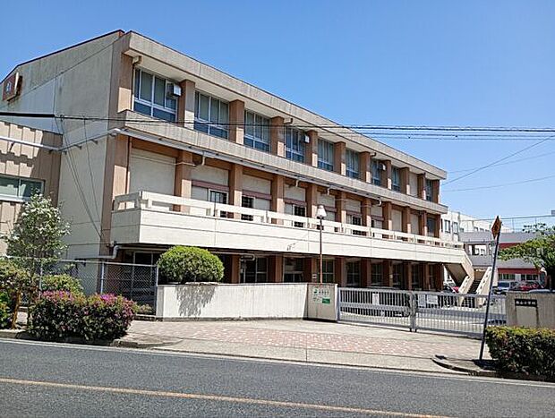 名古屋市立西山小学校（約670m）