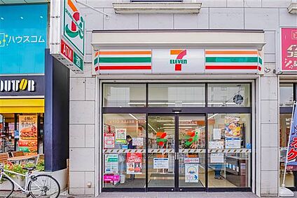セブンイレブン南浦和駅東口店 430m