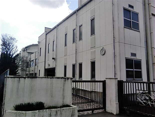 名古屋市立守山西中学校（約705m）