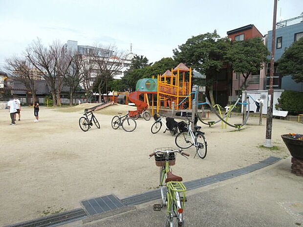 稲荷公園（約213m）