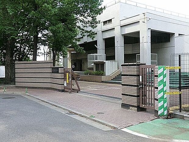 府中市立府中第五中学校（約621m）