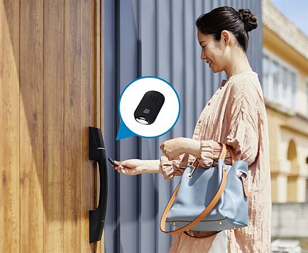 【洗面化粧台「シーライン」】水栓を引き出して使える、お掃除に便利な洗面化粧台。洗面台下には収納を備えています。