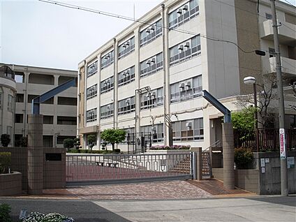 名古屋市立左京山中学校 1053m