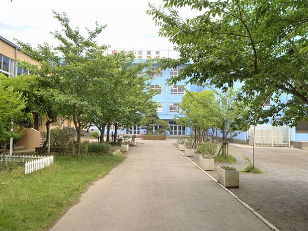 足立区立栗島中学校（約883m）