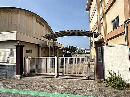 千葉市立幕張小学校 327m