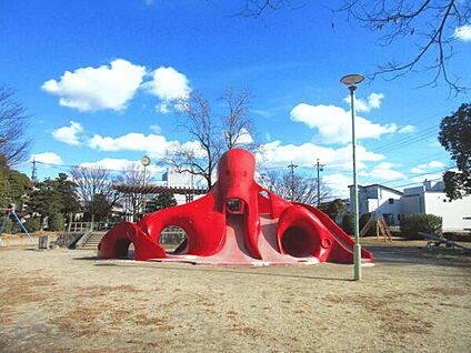 万町公園 888m