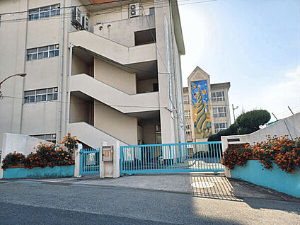 豊中市立第十一中学校 2128m