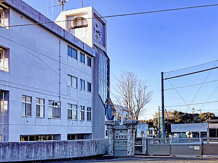鎌倉市立小坂小学校 410m