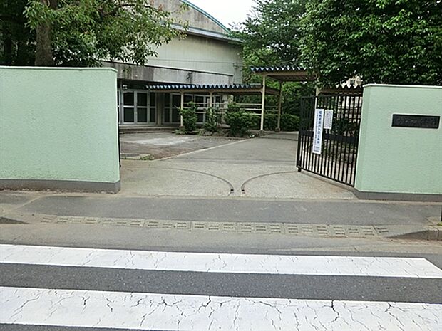 調布市立第四中学校(約841m)