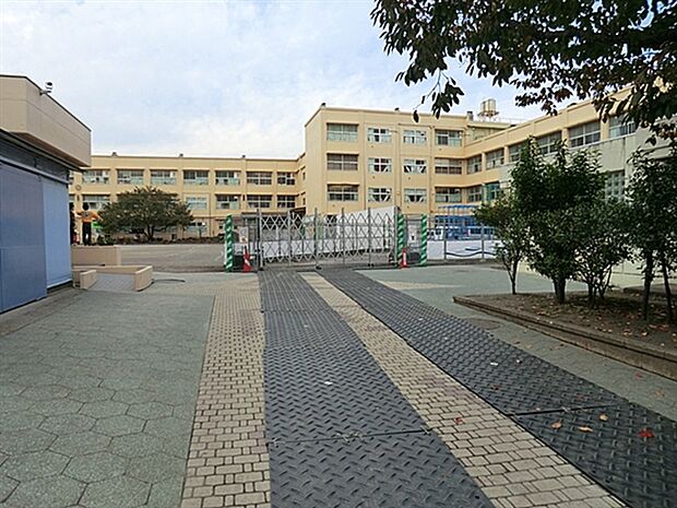 横浜市立矢向小学校(約422m)