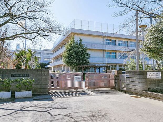 川口市立西中学校(約375m)