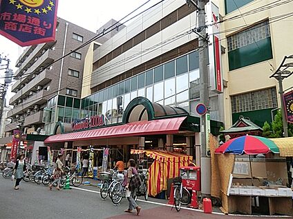 コモディイイダ滝野川店 722m