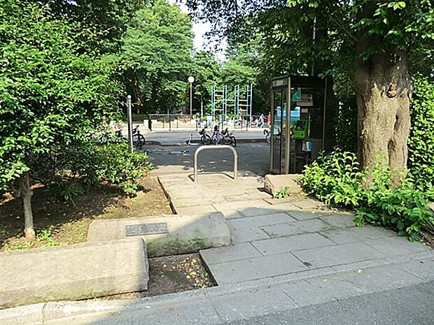 徳殿公園(約138m)