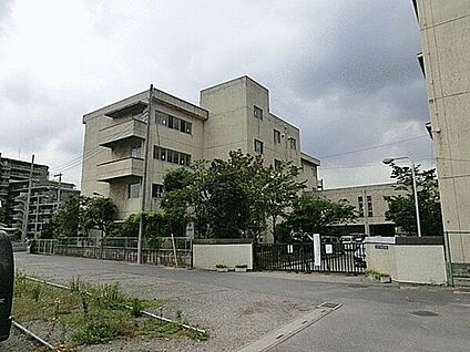 草加市立花栗中学校 1335m