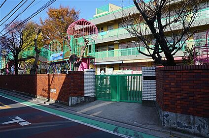 祖師谷保育園 677m
