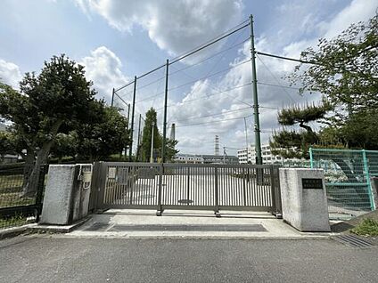 横浜市立東希望が丘小学校 763m