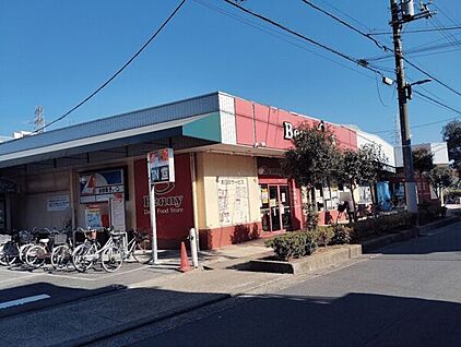 ベニースーパー西亀有店 915m