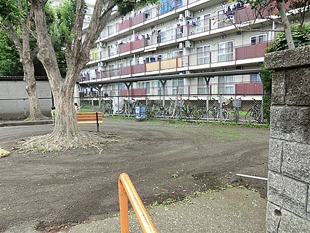 上鶴間すぎな公園（約742m）