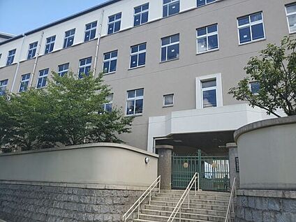 神戸市立高羽小学校 416m