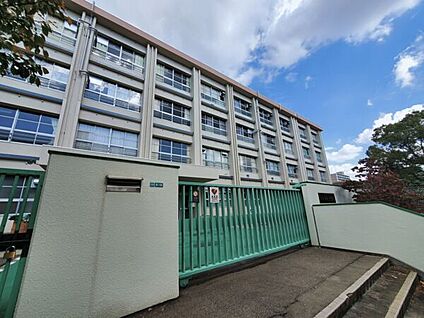 西宮市立平木中学校 766m