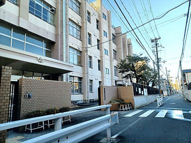 大阪市立大池小学校(約525m)