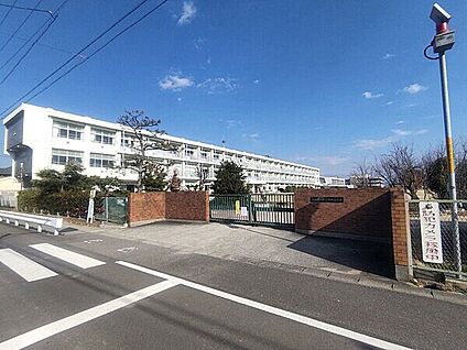 北名古屋市立鴨田小学校 512m