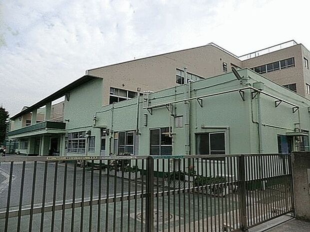 横浜市立磯子小学校(約413m)