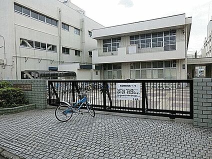 横浜市立瀬谷第二小学校 619m