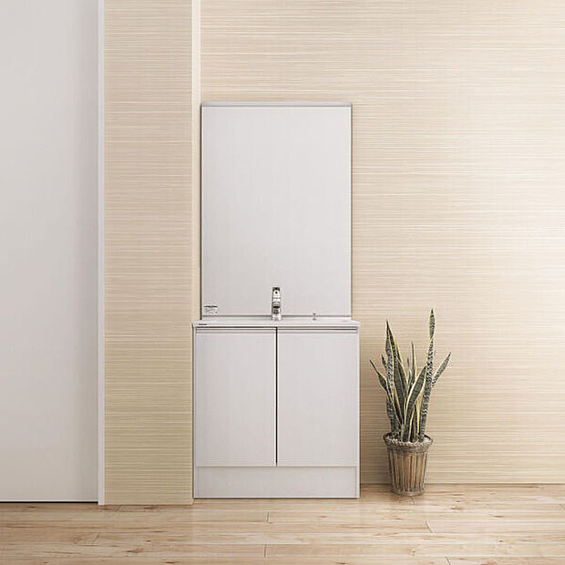 【洗面化粧台「シーライン」】水栓を引き出して使える、お掃除に便利な洗面化粧台。洗面台下には収納を備えています。