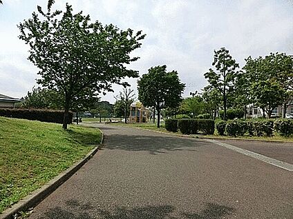 瀬谷本郷公園 850m