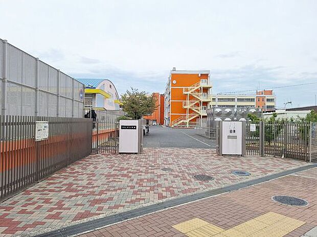 門真市立沖小学校(約594m)