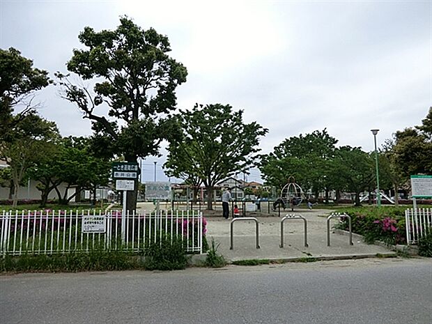 赤井公園(約389m)