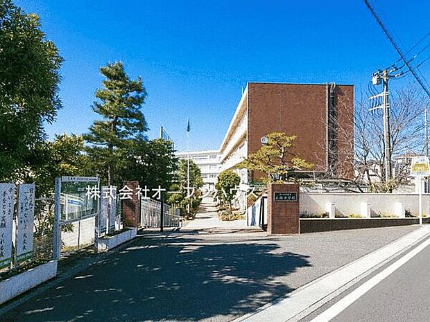 さいたま市立三橋中学校(約879m)