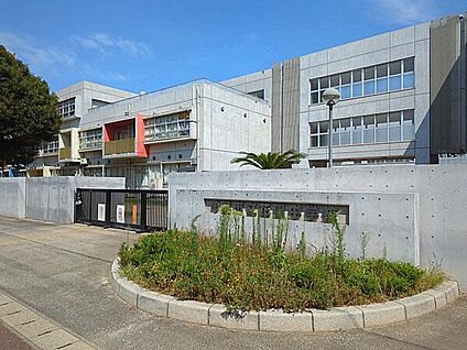 千葉市立花園中学校 875m
